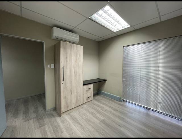 265M² OFFICE TO LET IN BRYANSTON